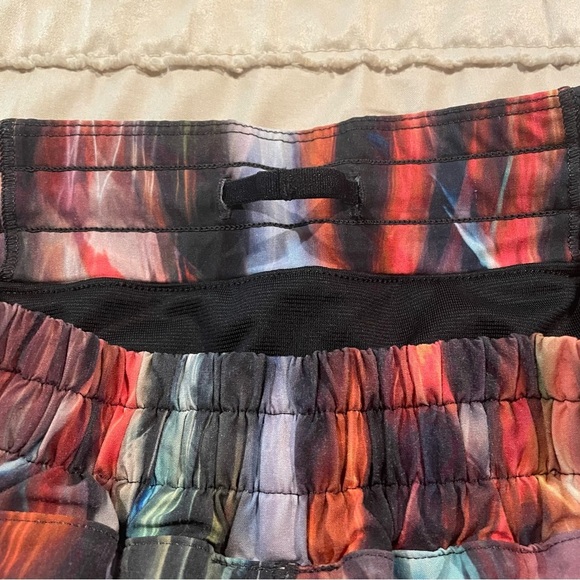 Lululemon Hotty Hot Short II 2.5" Chroma Fusion Multi Black 4 W7ATHR Workout - Picture 5 of 12